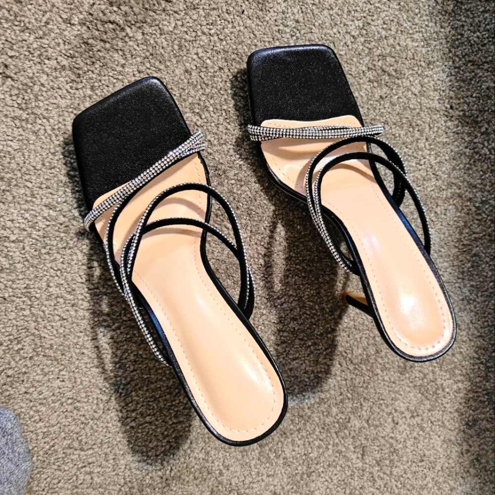 **3/$25** BUNDLE & & SAVE!!! NWOT heels